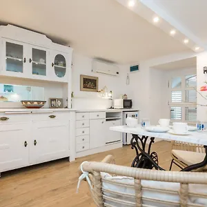 Charming At House Rustica With Terrace And Nearby Parking Apartment